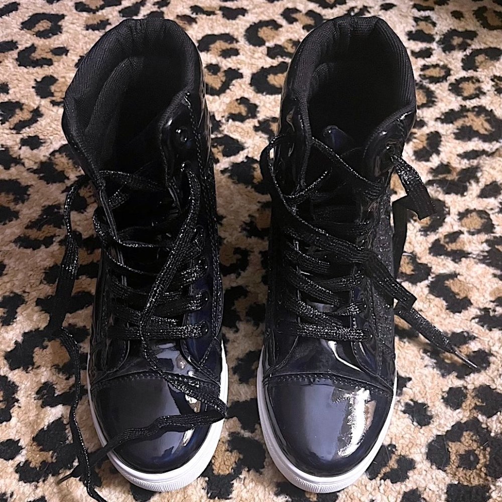 NWOT VITALIA BLACK GLITTER HIGH TOP SHINY SNEAKERS SIZE 6
